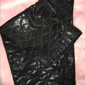 Black Scale Leggings